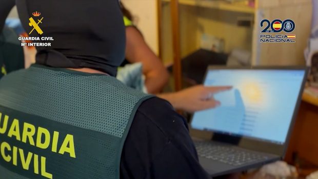 Desarticulada una xarxa que cobrà 150.000 euros del SEPE fent-se passar per aturats Desarticulada una xarxa que cobrà 150.000 euros del SEPE fent-se passar per aturats