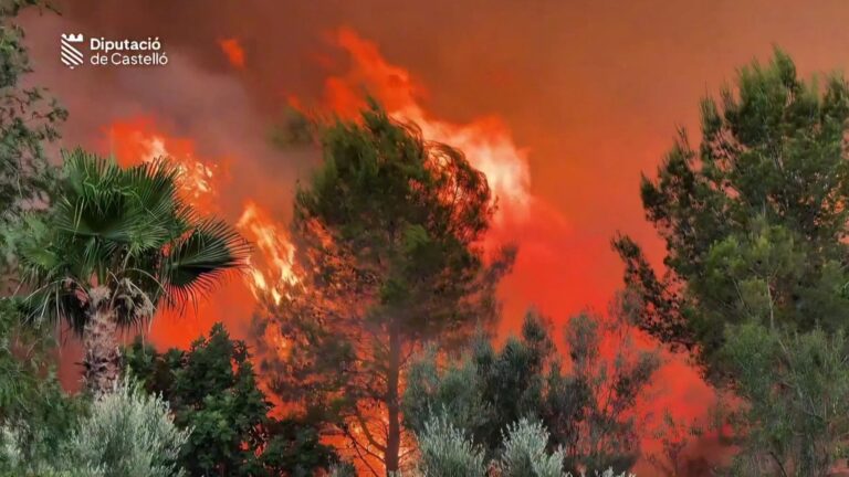 Incendis forestals a Soneja: evacuen la població d'Azuébar Incendis forestals a Soneja: evacuació d'Az | Tràmits ™